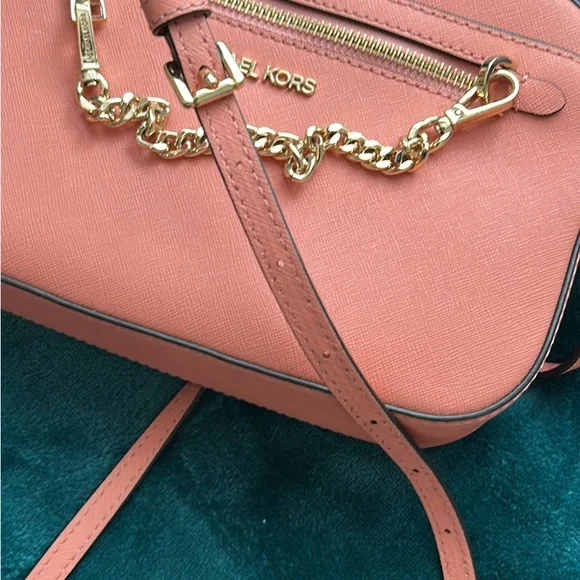 Michael Kors Coral Crossbody Bag with Gold Chain - Picture 5 of 7